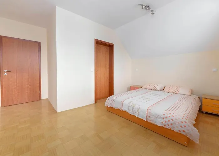 Apartma Ana דירה *